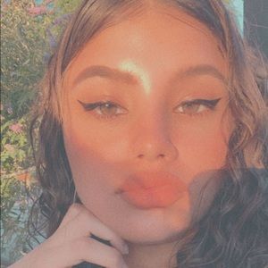 Meet your Posher, Dallyana